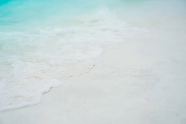 Ovanifrån Sand Och Vatten Ren Strand Och Vit Sand Sommaren — Stockfoto