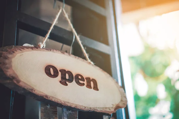 Der Eingangstür Hängt Ein Schild Mit Der Aufschrift Café Oder — Stockfoto