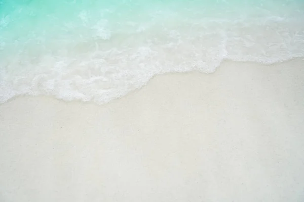 Ovanifrån Sand Och Vatten Ren Strand Och Vit Sand Sommaren — Stockfoto