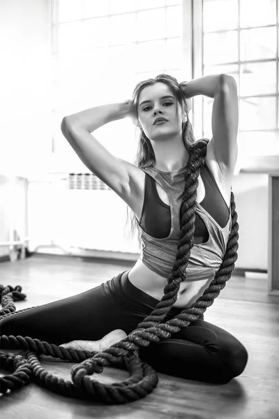 Poseren met oefening touw — Stockfoto