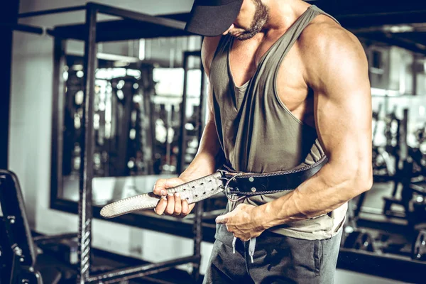 Setting gym protection belt — Stock Photo, Image