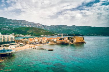 Budva, Karadağ. Havadan görünümü.