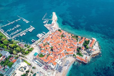 Budva, Karadağ. Havadan görünümü.
