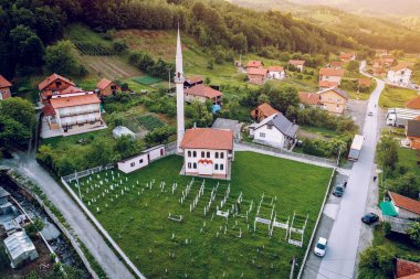 Golubinja, Zepce, Bosna'da Camii. Hava.