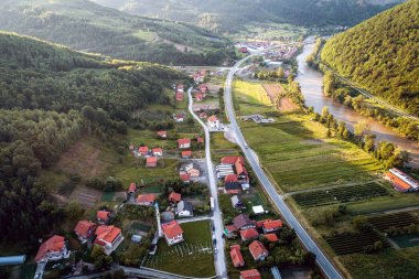 Golubinja, Zepce, Bosna'da Camii. Hava.