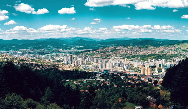 Panorama de Sarajevo da montanha de Trebevic . — Fotografia de Stock