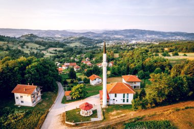 Ozimica. Cami havadan görünümü