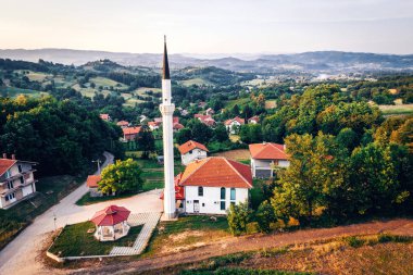 Ozimica. Cami havadan görünümü