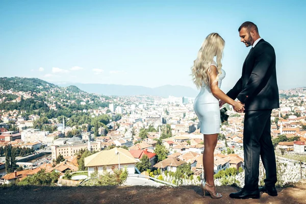 Düğün çift Saraybosna üzerinde