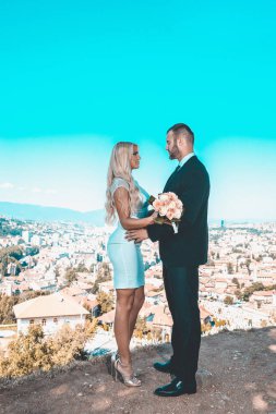 Düğün çift Saraybosna üzerinde