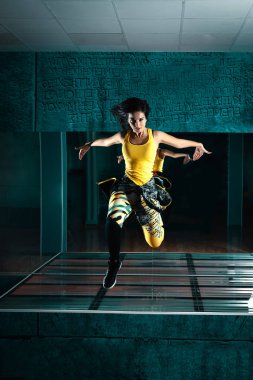 Zumba dans atlama erkek