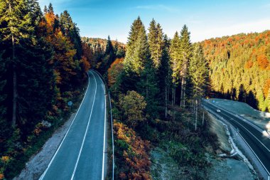 Dağ yolundan Saraybosna ve Tuzla arasında