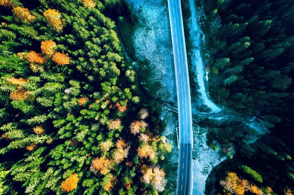 Dağ yolundan Saraybosna ve Tuzla arasında