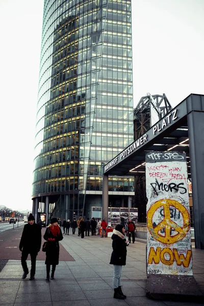 Berlin potsdamer platz bij zonsondergang — Stockfoto