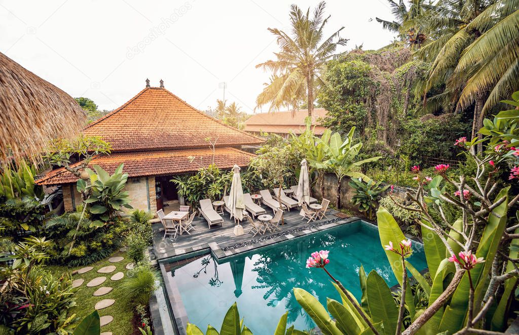 Villa wih infinity pool in Bali