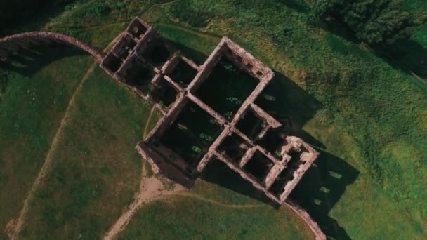 Ruinen der alten Burg der Sapeg-Fürsten in der Ruzhany. — Stockvideo