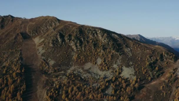 Autumnal landscape in Switzerland. Aerial view over the forest and mountain. — Stock videók