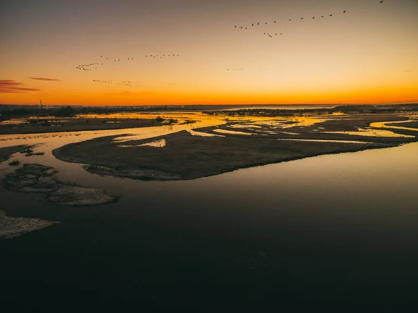 Olorful sunset at the river bank with bird silhouettes — 스톡 사진