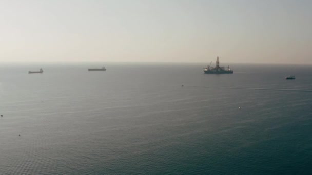 The camera moves over the ships at low altitude. — Αρχείο Βίντεο