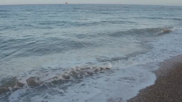 HD stock video di un mare tempestoso, con grandi onde . — Video Stock