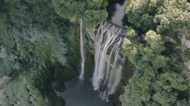 Vista aérea da cachoeira poderosa épica — Vídeo de Stock