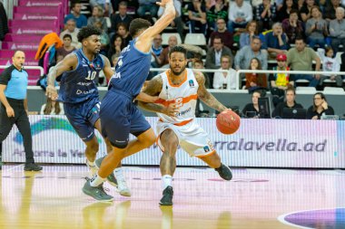 Andorra La Vella, Andorra: 2019 Ekim 06: Eurocup maçında Mora Banc Andorra Bc ve Promitheas Patras arasında maç yapan oyuncular, skor 81 - 91, Ekim 2019, Andorra.