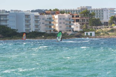 Sant Antoni de Portmany, İbiza, İspanya: 8 Kasım 2019: Sant Antoni de Portmany, İspanya 'da güneşli bir gün.