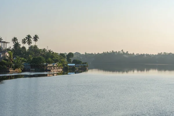 Sol Sobre Río Bentota Distrito Galle Sri Lanka Día Perfectamente —  Fotos de Stock