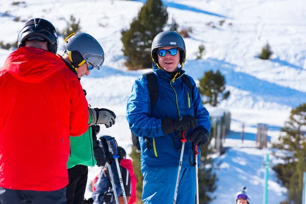 Grandvalira Andorra 2019 Diciembre Gente Divierte Día Soleado Estación Esquí — Foto de Stock
