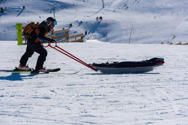 安道尔格兰德瓦拉 2019年12月28日 安道尔格兰德瓦拉滑雪站阳光日快乐的人们 — 图库照片