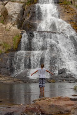Diyaluma, Haputale, Sri Lanka. 2019 Kasım 22: Genç Sarışın Kadın 