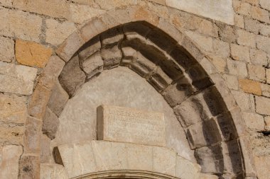 Sant Marti De Ampuries, Girona, İspanya: 2020 Şubat 08: Sant Marti De Ampuriesch Kilisesi 'nin Güneşli Günü Sant Marti De Ampuries, Girona, İspanya