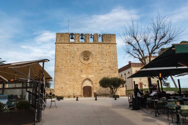 Sant Marti De Ampuries, Girona, İspanya: 2020 Şubat 08: Sant Marti De Ampuriesch Kilisesi 'nin Güneşli Günü Sant Marti De Ampuries, Girona, İspanya