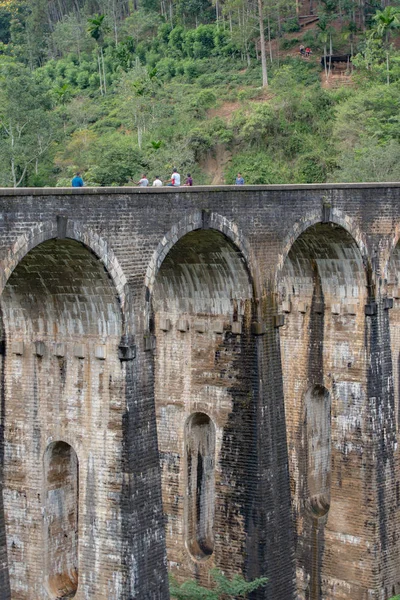 Personas Puente Los Nueve Arcos Sri Lanka — Foto de Stock