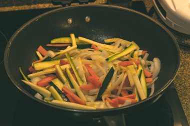 Tavada pişmiş sebzeler..