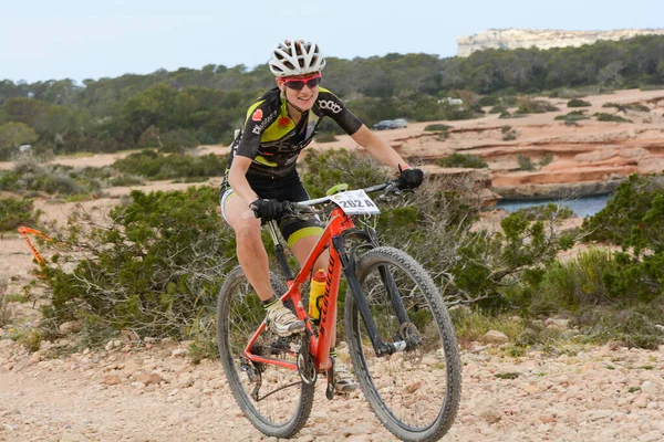 Cala Tarida Ibiza Baleárské Ostrovy Španělsko 2017 Abril Cyklisté Vuelta — Stock fotografie