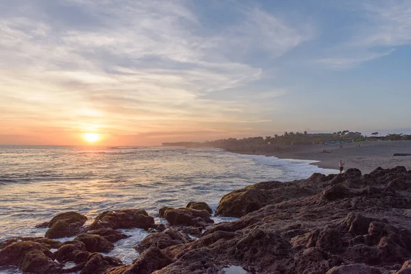 Piękny Zachód Słońca Plaży Canggu Bali Indonezji — Zdjęcie stockowe