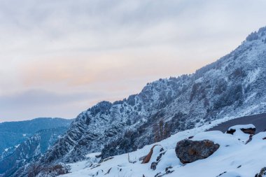 Andorra 'da Ransol, El Tarter ve Soldeu kışın şehir manzarası.