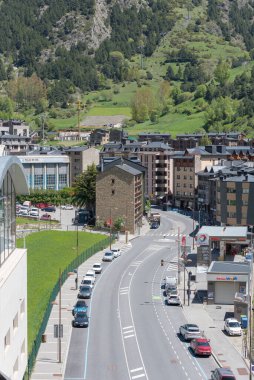 Canillo, Andorra: 17 Mayıs 2020: Canillo, Andorra 'nın Bahar Ana Yolu' ndaki şehir manzarası.