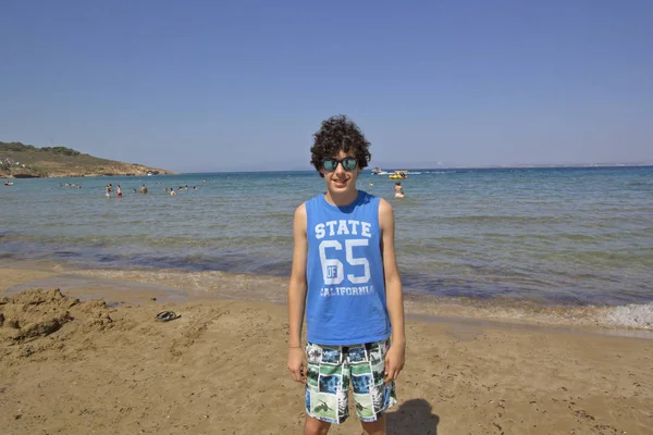 Porträtt Happy Boy Stranden Chios Island — Stockfoto