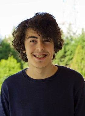 kaşlı ayraçlar, Ortodonti ile mutlu teen