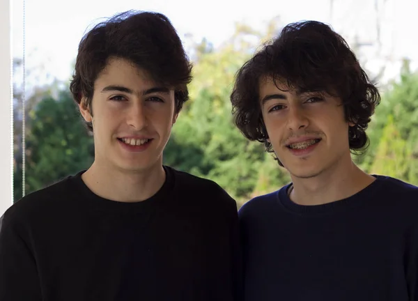 Adolescente Feliz Con Frenos Ortodoncia —  Fotos de Stock