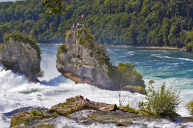 Rhine Falls, İsviçre 'de güzel bir manzara 
