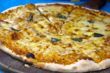 dilim peynirli pizza