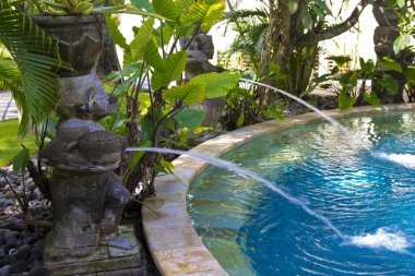 Bali Adası 'ndaki lüks otelde yüzme havuzu