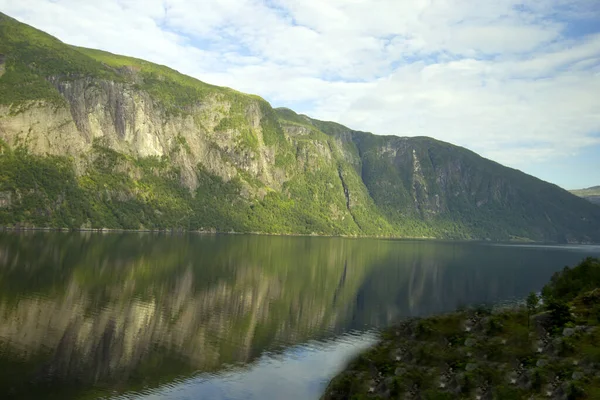 Schöne Szenerie Grüner Natur Und Bergen Norwegen — Stockfoto