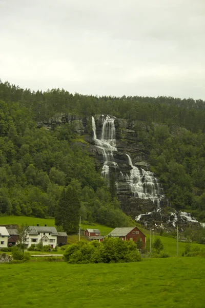 Bela Cena Natureza Verde Montanhas Noruega — Fotografia de Stock