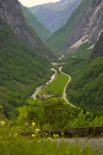 Bela Cena Natureza Verde Montanhas Noruega — Fotografia de Stock