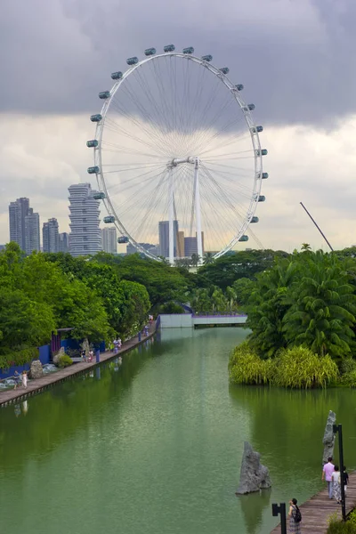 亚洲新加坡海湾边的花园 — 图库照片