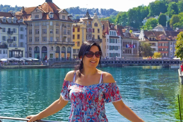 Luzern City, İsviçre 'de güzel bir genç kadının portresi.